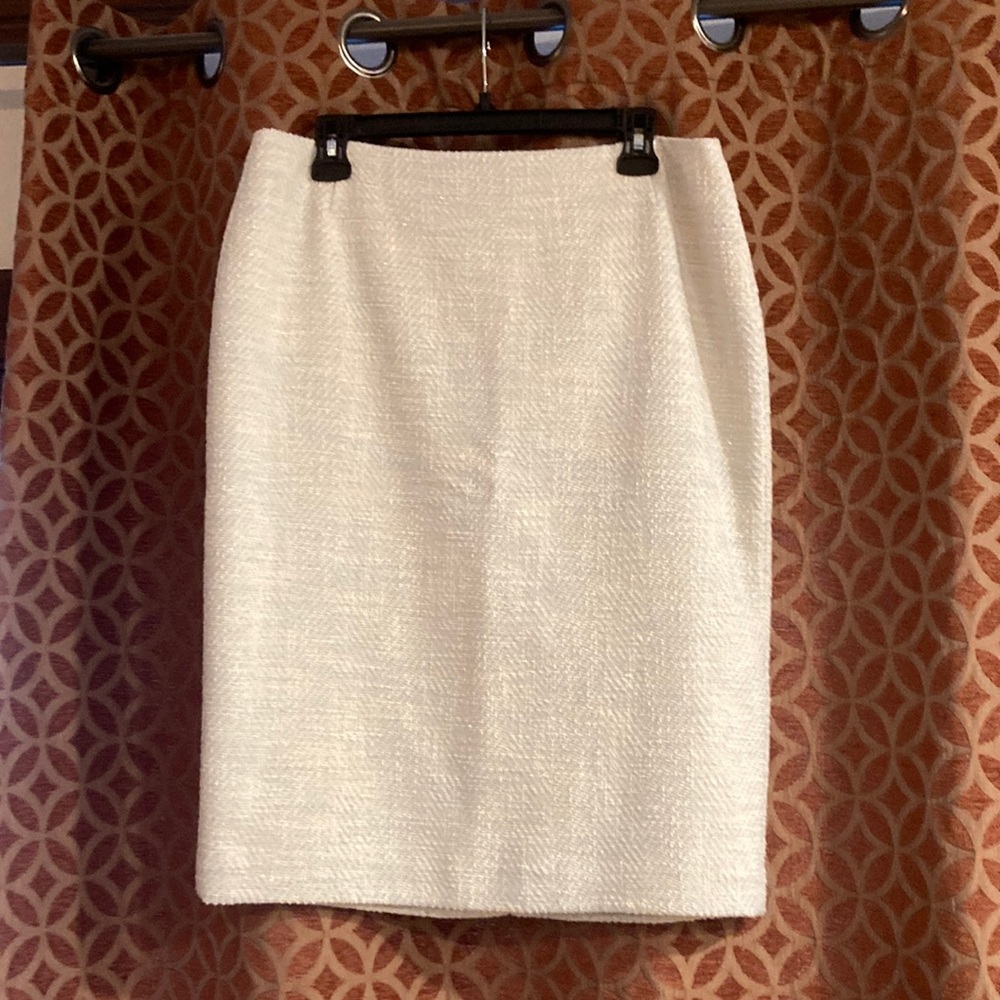 Lafayette 148. Tweed pencil skirt with metallic sheen